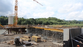  Budowa mostu w Kadczy...