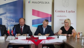 Uroczyste podpisanie...