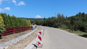 Kolejne chodniki dla...